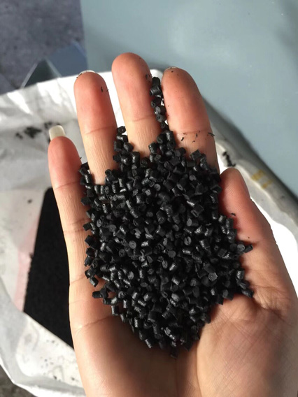 康發(fā)雙螺桿擠出機帶料試機