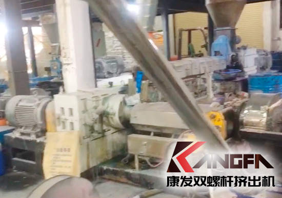 康發(fā)八年老客戶回訪，雙螺桿擠出機設(shè)備運轉(zhuǎn)正常，業(yè)務(wù)紅火！