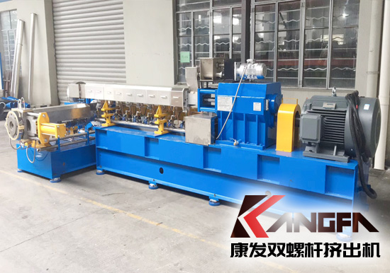 浙江客戶因業(yè)務(wù)發(fā)展需求，車(chē)間連續(xù)生產(chǎn)超十五年SJSH系列雙螺桿混煉擠出機(jī)老設(shè)備更換記！