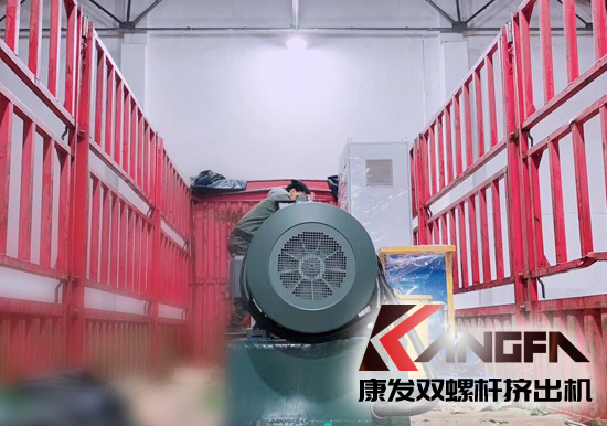 發(fā)貨速遞|公司新一批雙螺桿擠出機(jī)設(shè)備細(xì)心打包、裝車進(jìn)行發(fā)貨 