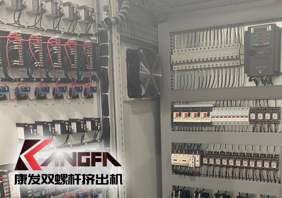 雙螺桿擠出機上下游：車用塑料向低成本、高強度、高沖擊性能、可回收及降解等復(fù)合材料及塑料合金方向發(fā)展