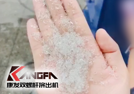 康發(fā)雙螺桿擠出機(jī)在先行先試中搶占先機(jī)，以更加飽滿的精神狀態(tài)、更大的創(chuàng)新勇氣，奮發(fā)進(jìn)取，走出一條科學(xué)發(fā)展、跨越趕超的先行之路。