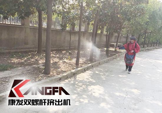 戰(zhàn)疫情、防風(fēng)險(xiǎn)、保安全！康發(fā)雙螺桿擠出機(jī)復(fù)工在即，全廠實(shí)現(xiàn)全方位消毒！