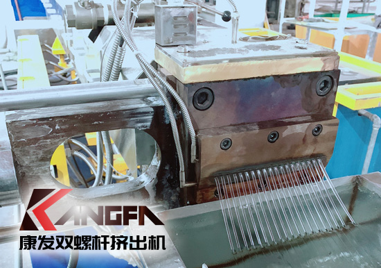 單、雙螺桿擠出機(jī)傳統(tǒng)粉末涂料行業(yè)特性對(duì)比