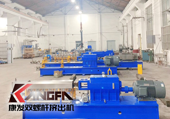 花園式廠區(qū)、綠樹(shù)成蔭、鳥(niǎo)語(yǔ)花香。原來(lái)的廠區(qū)的夜景是如此的美麗！