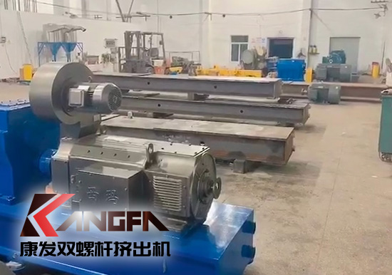國慶又逢仲秋月圓，保安全、保質(zhì)量、保工期，康發(fā)橡塑雙螺桿擠出機(jī)為實(shí)現(xiàn)業(yè)主按期交付目標(biāo)而奮力沖刺