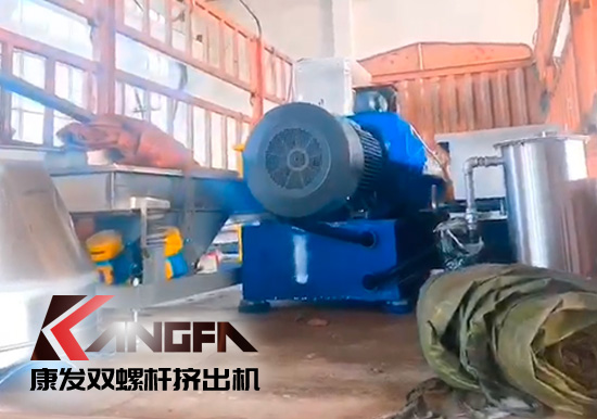 十一雙節(jié)長假前夕，康發(fā)65機D型箱雙螺桿擠出機組順利發(fā)貨！坐標(biāo)河北！