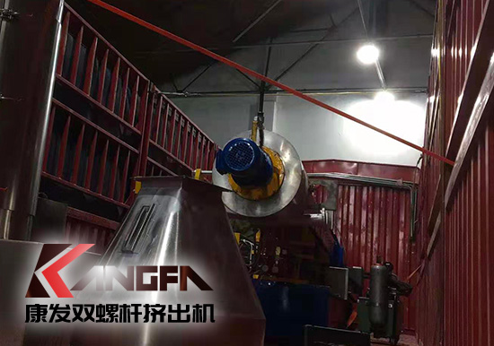 康發(fā)雙螺桿擠出造粒機(jī) 20余年注重品質(zhì) 細(xì)節(jié)始終如一 專業(yè)的機(jī)械設(shè)計制造企業(yè)?？蛋l(fā)<strong>雙螺桿擠出機(jī)</strong>設(shè)備傾心專注于塑料，橡膠，化工等領(lǐng)域設(shè)備的自主研發(fā)和生產(chǎn)。