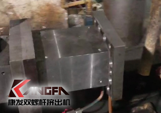 提升機(jī)筒耐磨及耐腐蝕性！康發(fā)雙螺桿擠出機(jī)設(shè)備舊機(jī)筒更換視頻