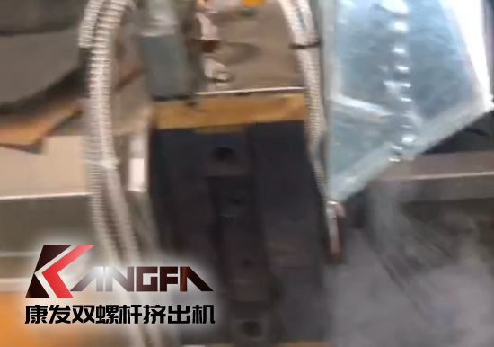 延長設(shè)備使用壽命，提升客戶滿意度！康發(fā)加強對雙螺桿造粒機的維護包養(yǎng)工作