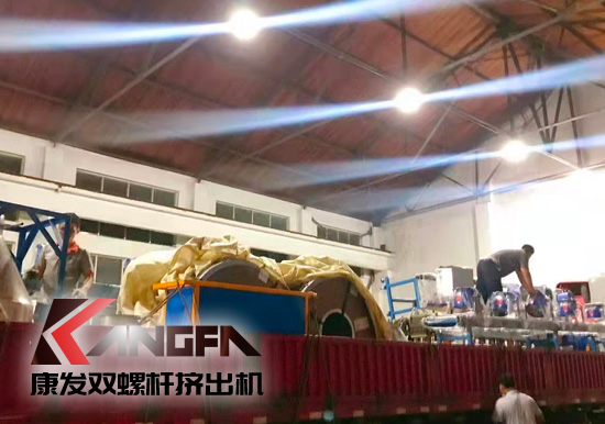 總裝車(chē)間：眾志成城齊奮戰(zhàn) 全力以赴保發(fā)貨 確保雙螺桿擠出機(jī)設(shè)備按期交付至顧客手中。