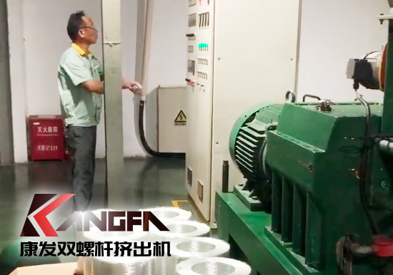 質(zhì)量為先，信譽(yù)為重，管理為本，服務(wù)為誠！康發(fā)雙螺桿設(shè)備老客戶售后維修