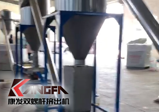 單、雙螺桿擠出機(jī)優(yōu)勢互補(bǔ)、高效率高產(chǎn)能！康發(fā)塑機(jī)JSH-75/180雙階式（雙螺桿/單螺桿）擠出機(jī)組試機(jī)!