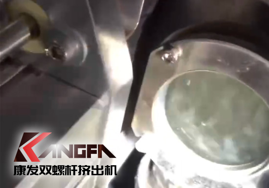 水下造粒機(jī)切粒視頻水中造粒機(jī)康發(fā)75機(jī)雙螺桿造粒機(jī)實(shí)拍！水下切|水下切粒|共混智造|塑料