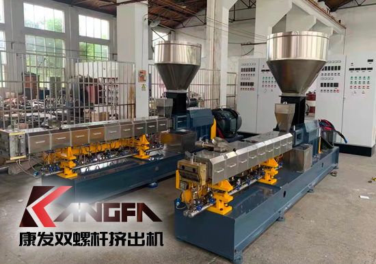 塑料雙螺桿造粒機(jī)行業(yè)技術(shù)不斷地進(jìn)行研發(fā)和革新！為客戶度身定制特殊工藝的加工方案和系統(tǒng)！