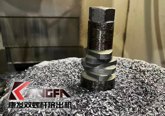 康發(fā)四大關鍵技術于一體綜合優(yōu)勢！現(xiàn)代化制造平臺、關鍵零部件制造技術自我把控！提供雙螺桿造粒機及成套裝置交鑰匙工程！