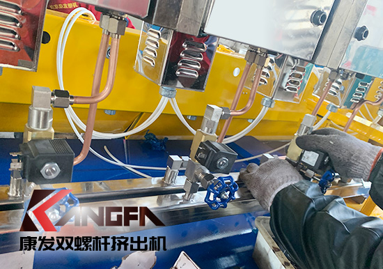 展會播報：第四屆中國·滄州塑料產(chǎn)業(yè)博覽會開展，展示內(nèi)容包括各類雙螺桿造粒機(jī)設(shè)備、輔助設(shè)備及其它塑料產(chǎn)業(yè)相關(guān)