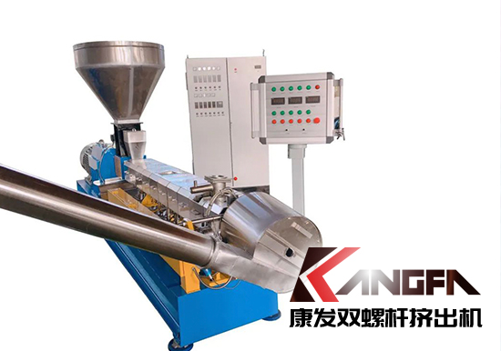 新的一月即將開始啦！加油！一起欣賞一組雙螺桿造粒機成品照吧！