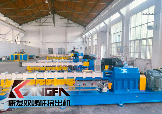 抗高溫戰(zhàn)酷暑，掀起生產(chǎn)熱潮——康發(fā)雙螺桿造粒機生產(chǎn)車間高溫“烤”驗不服“暑”