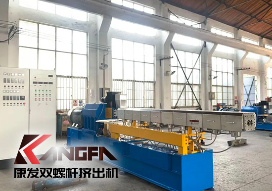 抗高溫戰(zhàn)酷暑，掀起生產(chǎn)熱潮——康發(fā)雙螺桿造粒機生產(chǎn)車間高溫“烤”驗不服“暑”