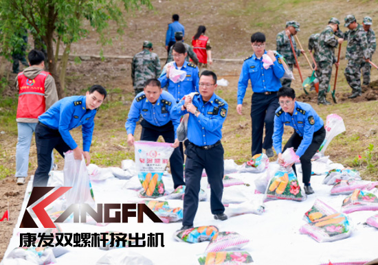 康發(fā)雙螺桿造粒機(jī)參與葛塘街道開(kāi)展主題為“防范災(zāi)害風(fēng)險(xiǎn)，護(hù)航高質(zhì)量發(fā)展”宣傳活動(dòng)暨防汛搶險(xiǎn)應(yīng)急演練