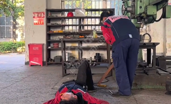 人人講安全，個(gè)個(gè)會(huì)應(yīng)急！南京康發(fā)雙螺桿造粒機(jī)開(kāi)展《觸電傷害應(yīng)急預(yù)案演練》取得圓滿成功