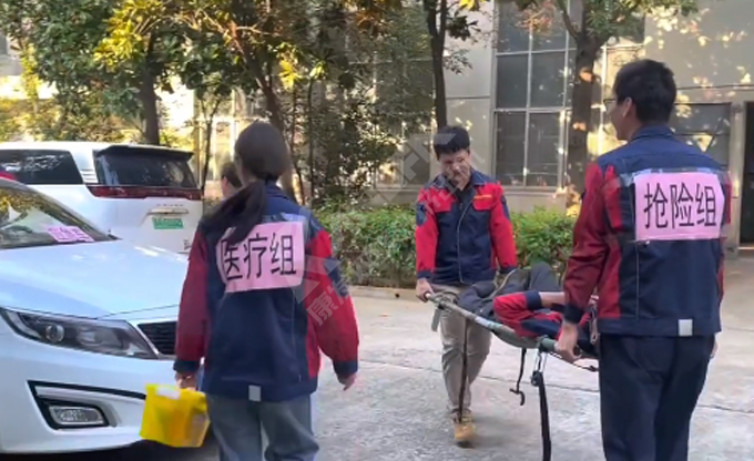 人人講安全，個(gè)個(gè)會(huì)應(yīng)急！南京康發(fā)雙螺桿造粒機(jī)開(kāi)展《觸電傷害應(yīng)急預(yù)案演練》取得圓滿成功