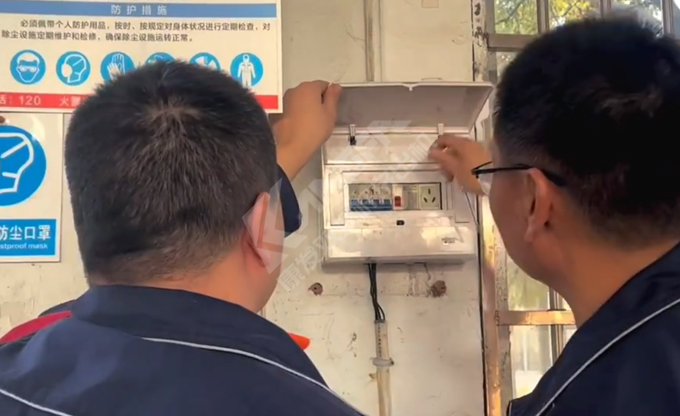 人人講安全，個(gè)個(gè)會(huì)應(yīng)急！南京康發(fā)雙螺桿造粒機(jī)開(kāi)展《觸電傷害應(yīng)急預(yù)案演練》取得圓滿成功