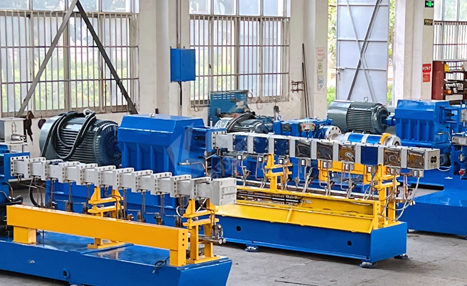 定期維護保養(yǎng)有效提升JSH-75雙螺桿造粒機系生產(chǎn)效率，確保雙螺桿造粒設(shè)備的正常運行！