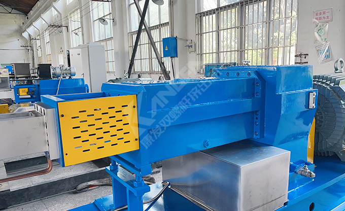 橡塑機(jī)械領(lǐng)域雙螺桿造粒機(jī)定位及主要作用 平行雙螺桿造粒機(jī)優(yōu)勢