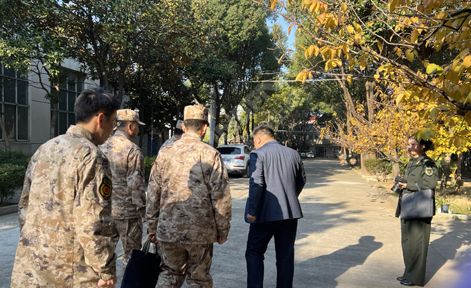 精準(zhǔn)調(diào)查 深挖潛力 六合區(qū)人武部走訪康發(fā)雙螺桿造粒機等葛塘街道重點企業(yè)