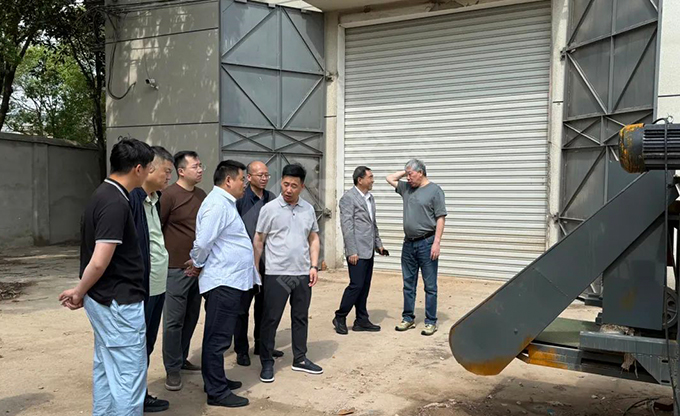 中石化相關(guān)公司、康發(fā)雙螺桿造粒機(jī)與新疆鵬安能源科技有限責(zé)任就關(guān)于廢塑料分選技術(shù)合作洽談