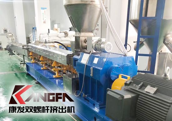 康發(fā)雙螺桿擠出機熔噴設(shè)備