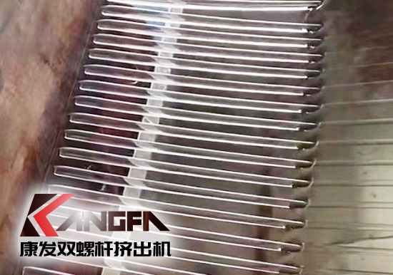 康發(fā)雙螺桿擠出機熔噴設(shè)備生產(chǎn)中...