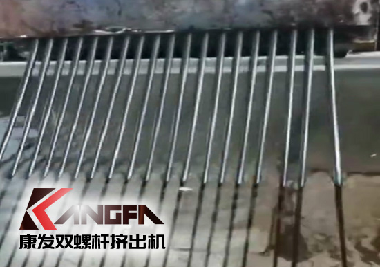 解市場所需，黑色駐極高韌性熔噴專用料生產(chǎn)中（視頻）——康發(fā)雙螺桿擠出機