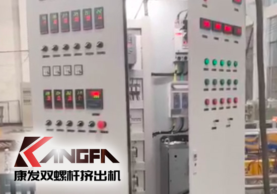 “中國制造”尋求挖掘更大的非洲需求！JSH-65型雙螺桿擠出機(jī)設(shè)備出口設(shè)備帶料試機(jī)，坐標(biāo)非洲！