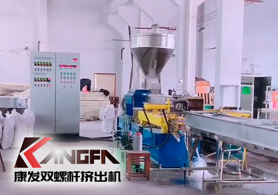熔噴料雙螺桿擠出造粒機(jī)組設(shè)備視頻，日產(chǎn)量可達(dá)800萬(wàn)只口罩用原料，熔脂可達(dá)1400-1600
