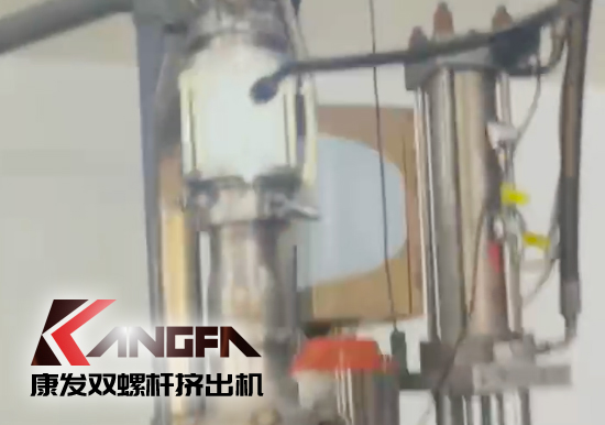 水下切粒雙螺桿擠出機機組安裝調試生產！深耕于雙螺桿擠出機行業(yè)！相信我們！您會獲取更大的利益！??！